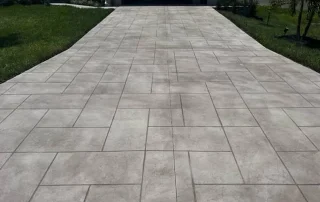 near view geometric patter driveway concrete