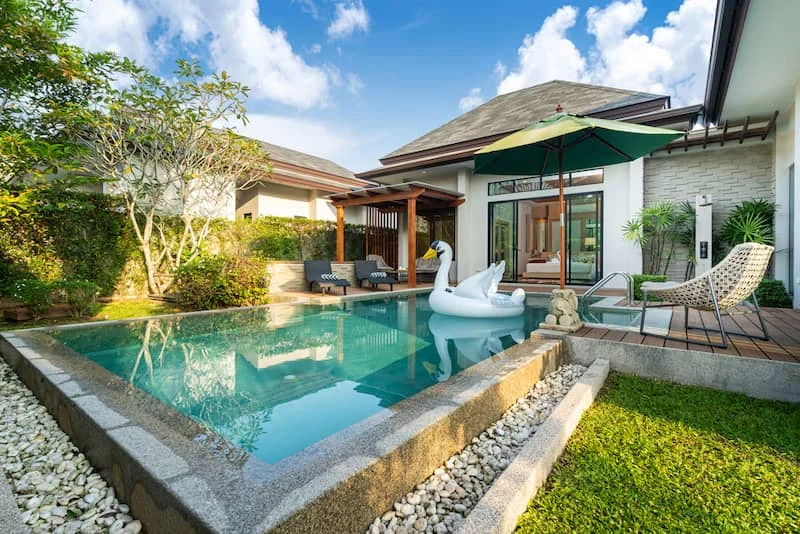 Choosing the right pool deck colors