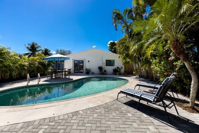 pool deck resurfacing
