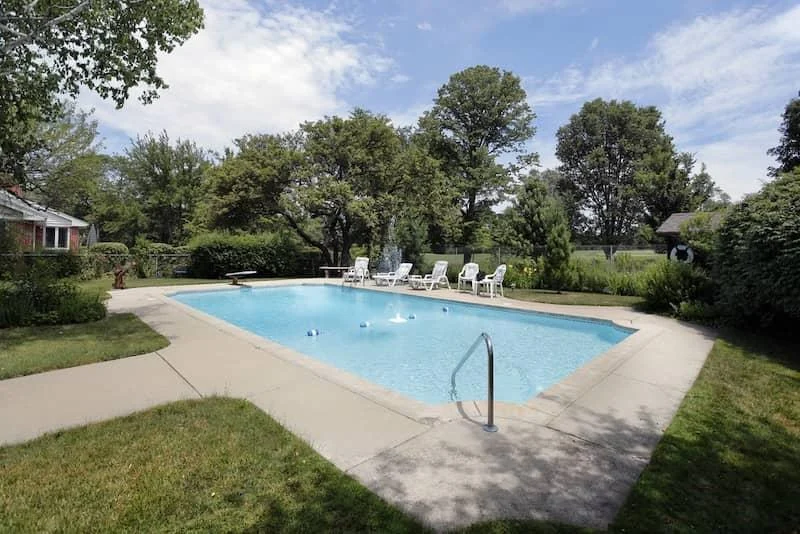 Best Pool Deck Materials in Florida